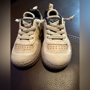 OshKosh B'gosh Toddler Size 5M Tan Sneakers